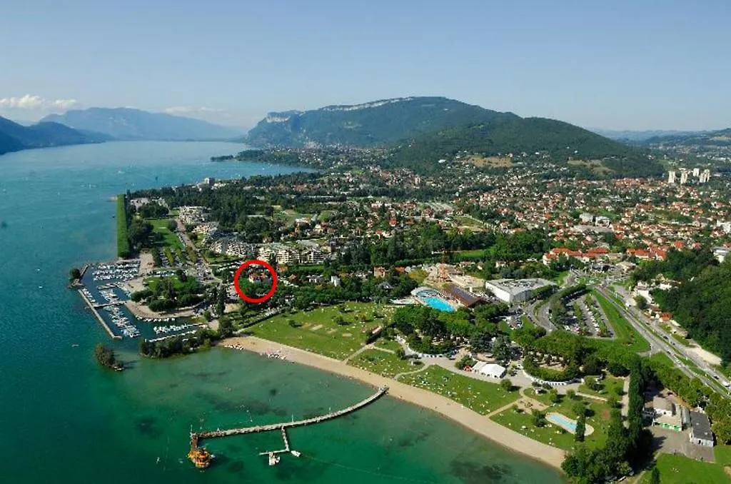 Apartment La Villa Du Petit Port - Appartements & Chambres Aix-les-Bains France