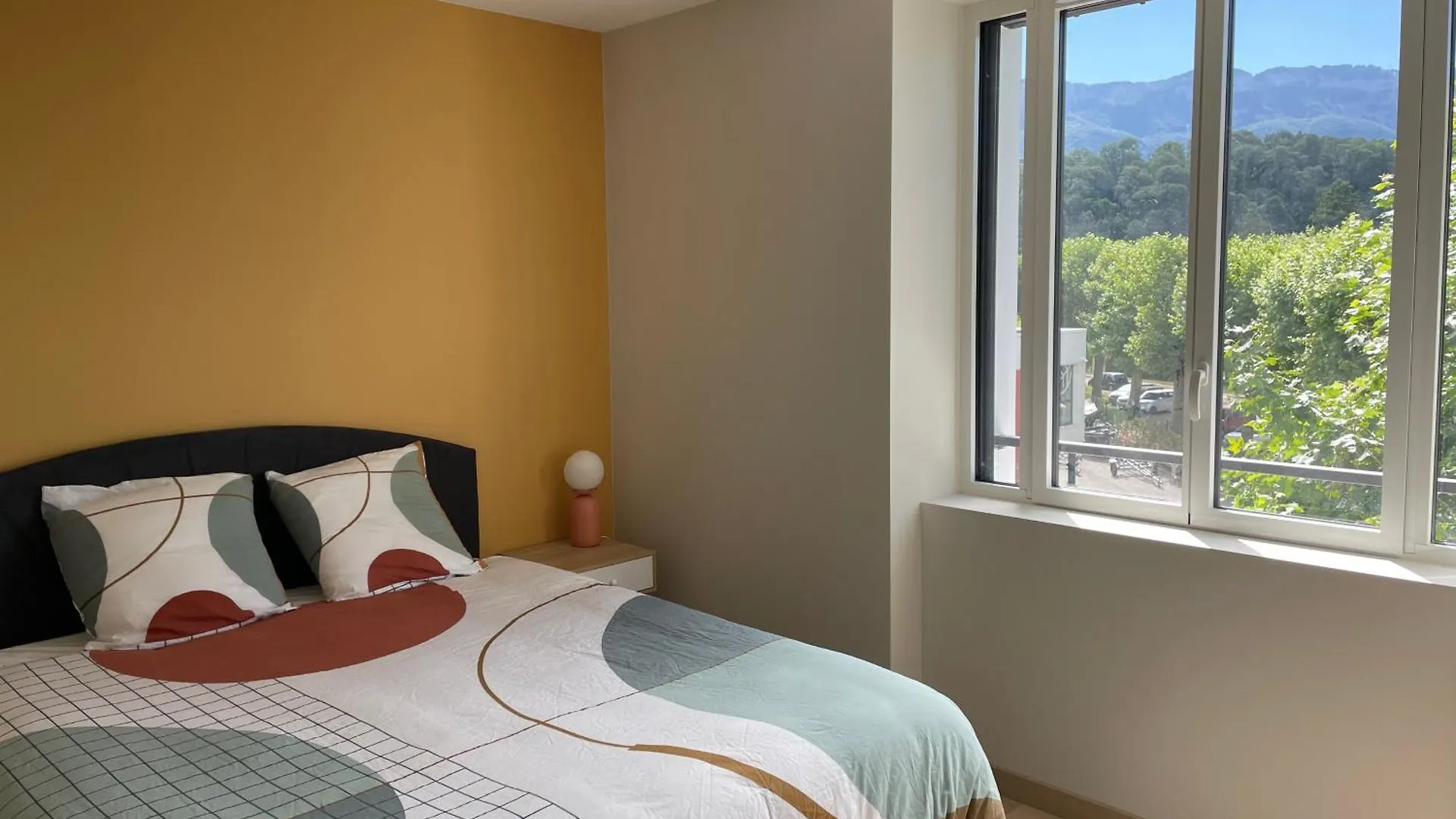 La Villa Du Petit Port - Appartements & Chambres Aix-les-Bains 0*,  France