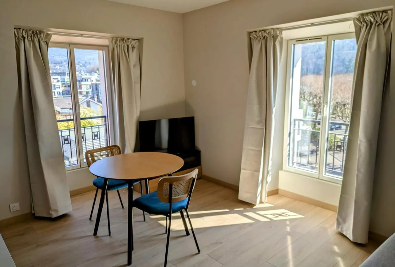 La Villa Du Petit Port - Appartements & Chambres Aix-les-Bains