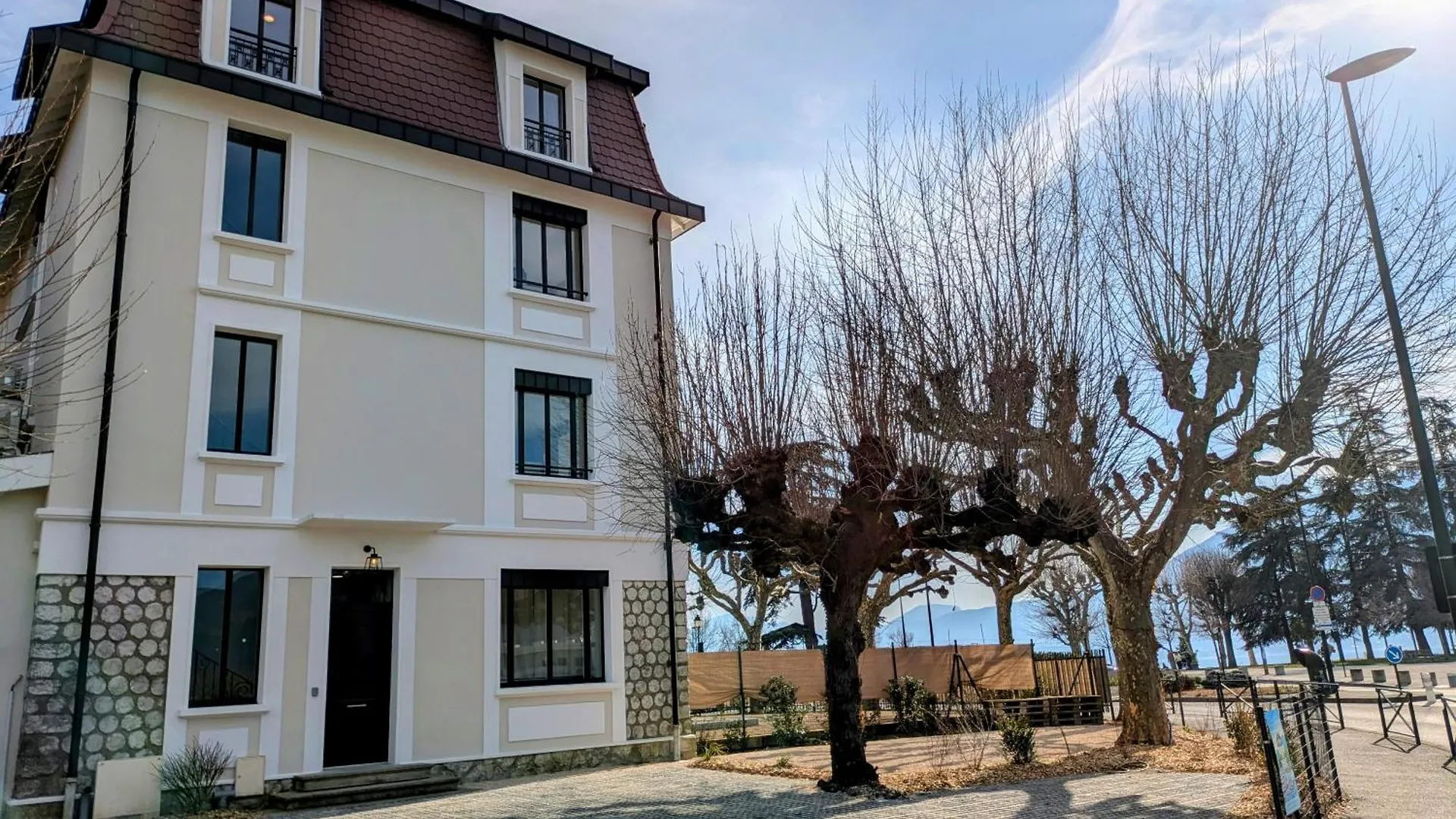 La Villa Du Petit Port - Appartements & Chambres Aix-les-Bains France