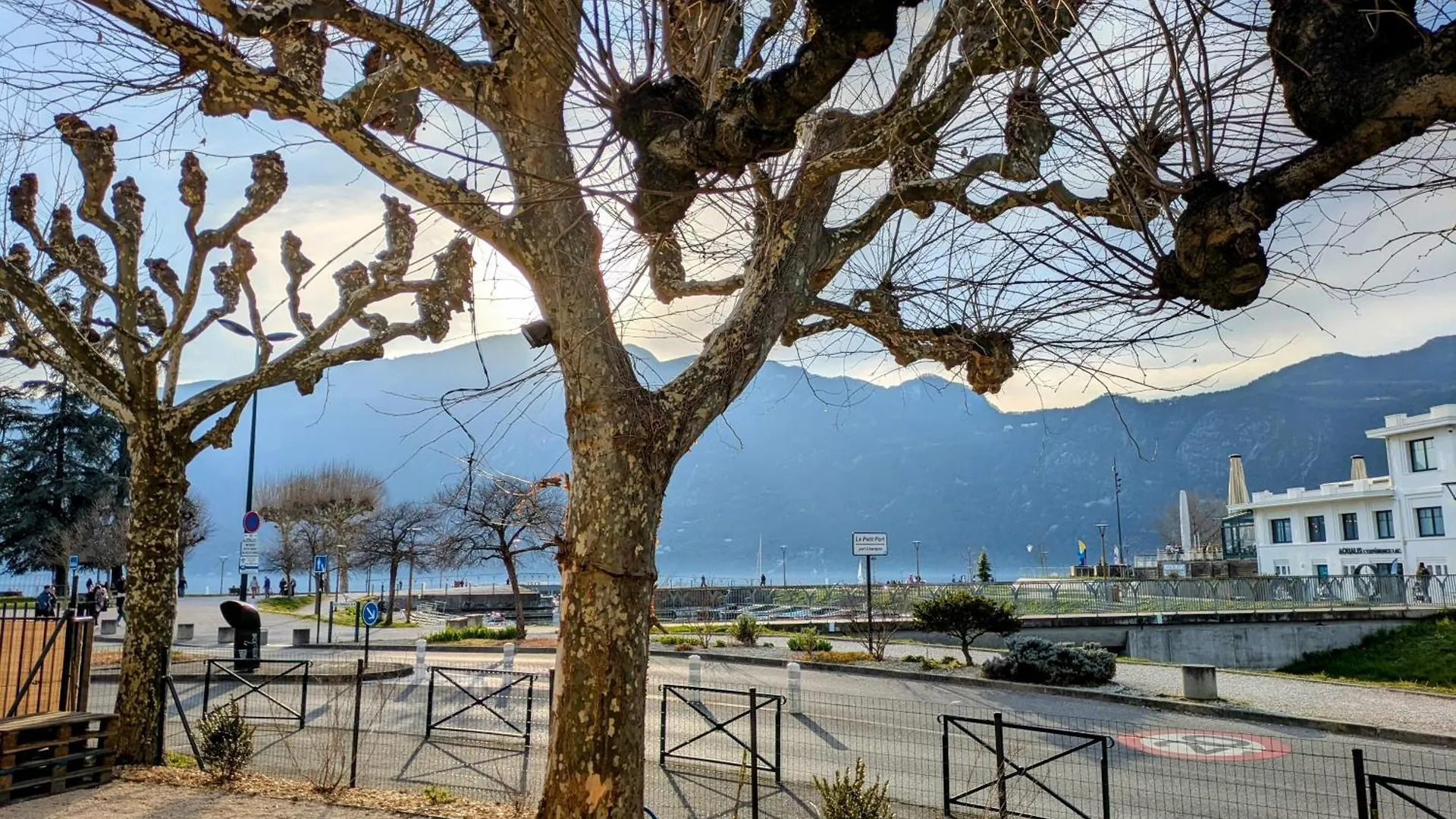 La Villa Du Petit Port - Appartements & Chambres Aix-les-Bains 0*,  France