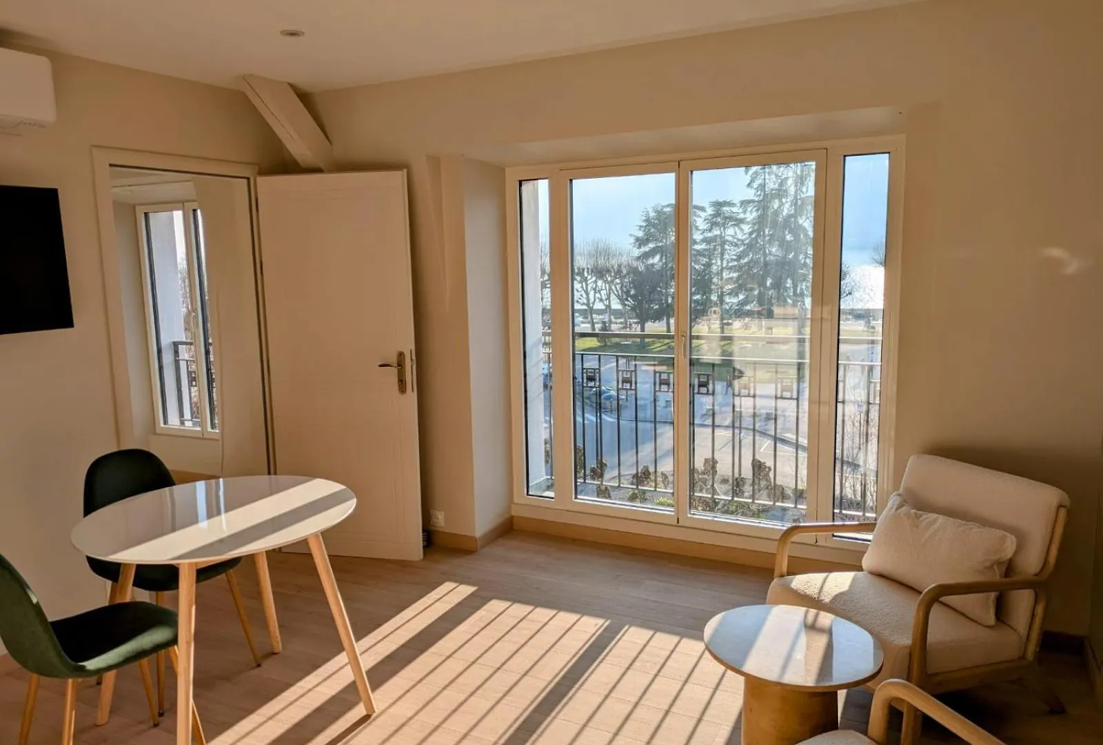 Apartment La Villa Du Petit Port - Appartements & Chambres Aix-les-Bains France